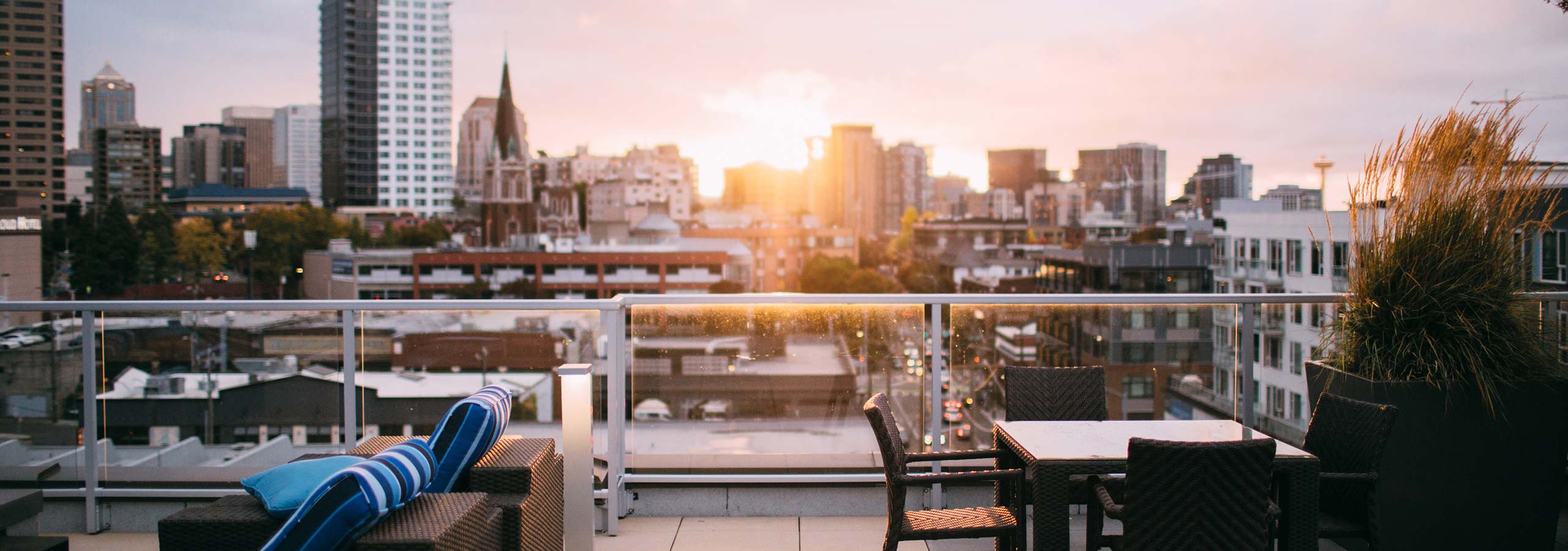 Foto: Rooftop © Garrett Parker / Unsplash - https://unsplash.com/photos/xQWLtlQb7L0